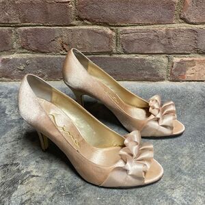 Nina Gold Champagne Satin Ruffle Peep Toe Pumps Size 7.5